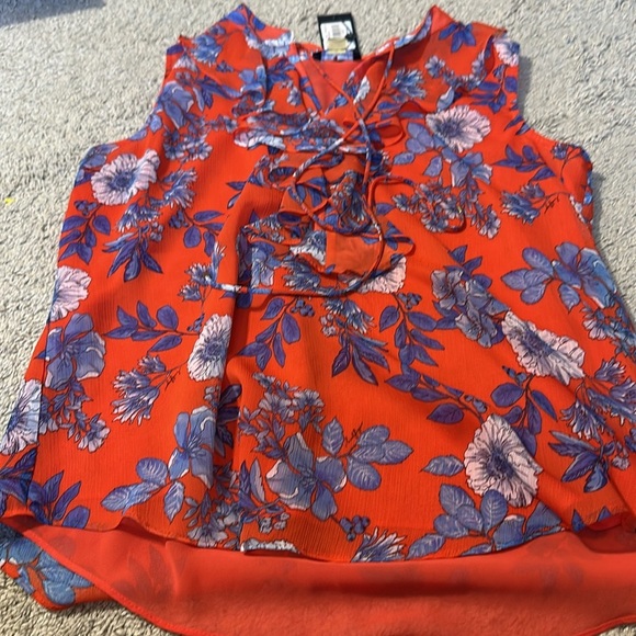 Tommy Hilfiger Floral Print Ruffle Trim Top Grenadine Large NWT - Picture 2 of 6